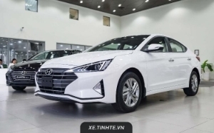 Hyundai Elantra 1.6 AT