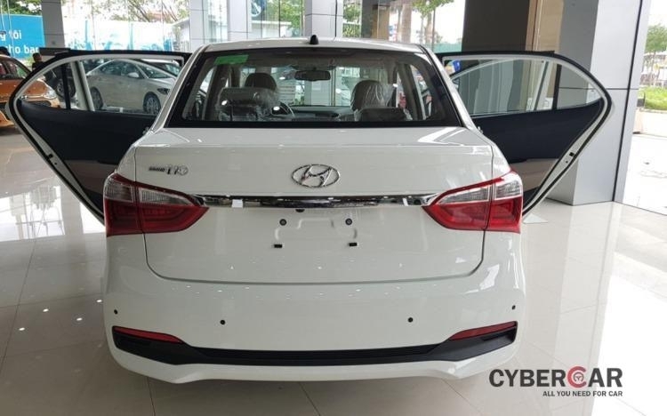Hyundai i10 1.2MT Standard Sedan