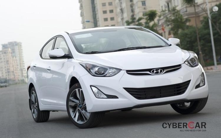 Hyundai Elantra 1.8 AT