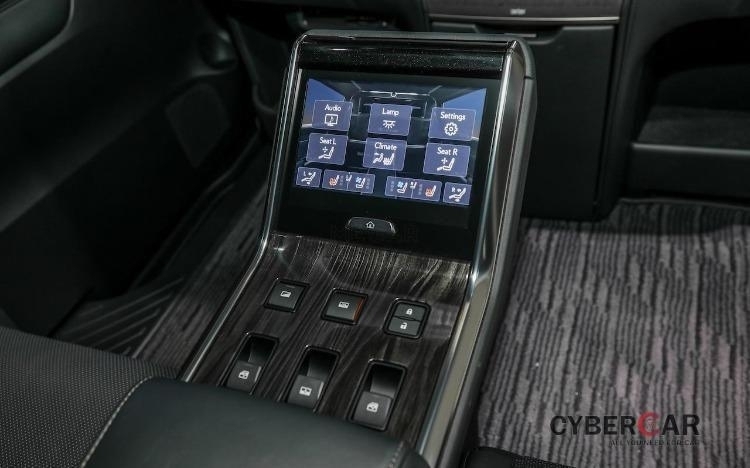 Lexus LM 350 (4 Seater)