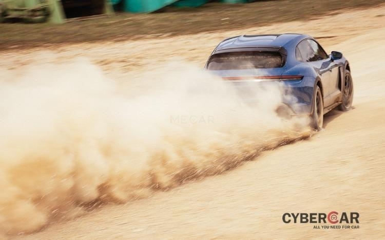 Porsche Taycan 4S Cross Turismo