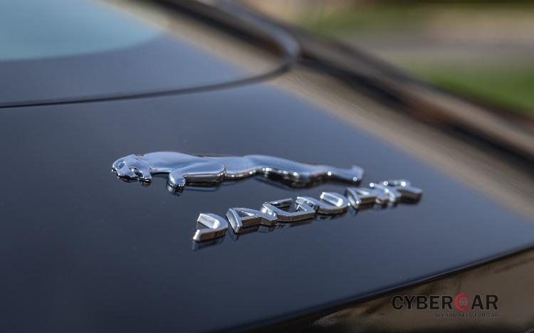 Jaguar F-Type Coupe R