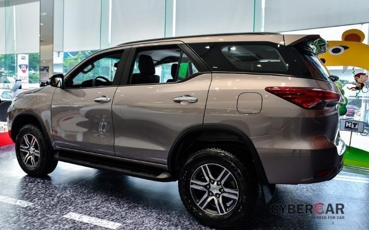 Toyota Fortuner 2.4 AT 4x2