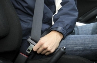 5 tính năng an toàn cơ bản trên ô tô mà lái xe thường quên lãng