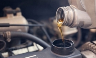 5 yếu tố cần cân nhắc khi chọn mua dầu nhớt cho ô tô