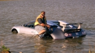 Bugatti Veyron từng bị chủ nhân cho lao thẳng xuống hồ để ăn tiền bảo hiểm chuẩn bị tái xuất