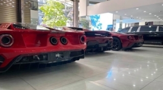 Cặp đôi Ford GT siêu đắt đỏ lần đầu xuất hiện gần nhau, chủ showroom tiết lộ 