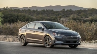 Đánh giá nhanh Hyundai Elantra 2019: Thiết kế táo bạo hơn, trang bị an toàn hơn