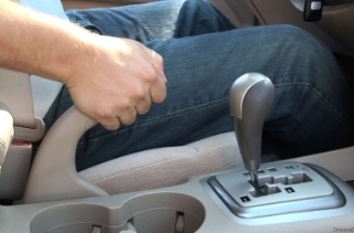 Kinh nghiệm lái xe ô tô cho tài mới: Các lỗi liên quan đến phanh tay