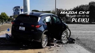 Mazda CX-5 lao vào cột cờ tại Pleiku, tài xế từng gây tai nạn liên hoàng