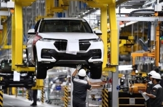 Những điểm “nghẽn” của ngành công nghiệp ô tô Việt Nam khiến giá xe khó giảm