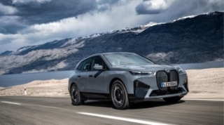 SUV điện BMW iX xDrive50 2022 sở hữu những gì để xứng với mức giá gần 2 tỷ đồng