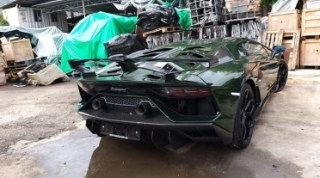 Video quay nhan sắc Lamborghini Aventador SVJ của đại gia lan đột biến ở cảng khiến dân mạng xuýt xoa màu sơn xe