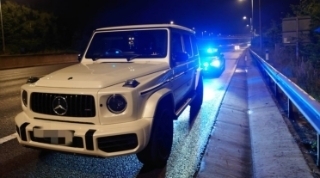 Viện lý do cần đi... vệ sinh, nữ tài xế lái Mercedes-AMG G63 ở vận tốc trung bình 182 km/h
