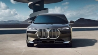 Vừa ra mắt được mấy ngày, BMW 7 Series thế hệ mới đã có bản đặc biệt “hàng đợt đầu“