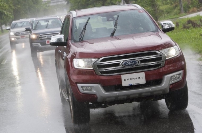 10 mẹo lái xe an toàn trong thời tiết mưa gió