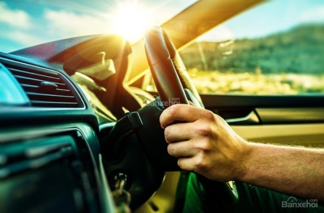 12 điều cần nhớ khi lái xe đường dài trong thời tiết nắng nóng