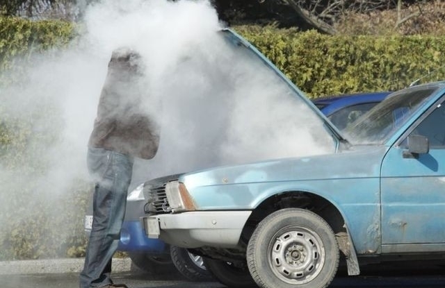 4 bước nên làm nếu xe của bạn bị quá tải nhiệt