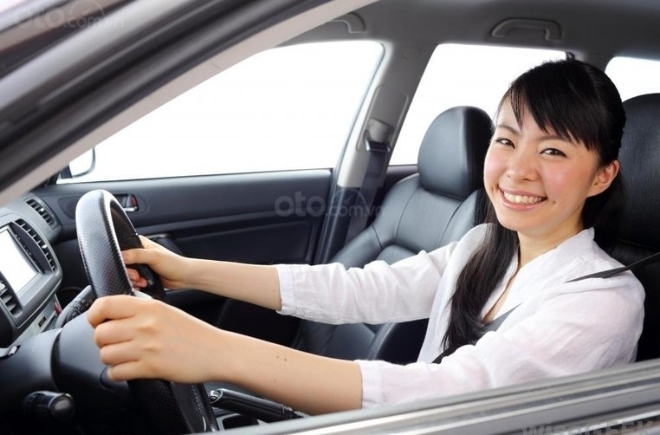 7 mẹo giúp phụ nữ lái xe một mình an toàn