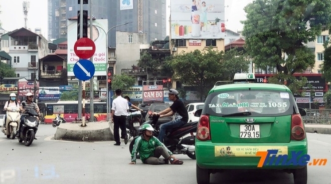 7 thói quen xấu có thể gây tai nạn của người Việt khi đi xe máy
