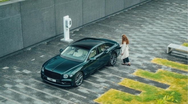 Bentley Flying Spur Plug-in Hybrid 2022: Đã sang trọng, lịch thiệp lại còn tiết kiệm nhiên liệu