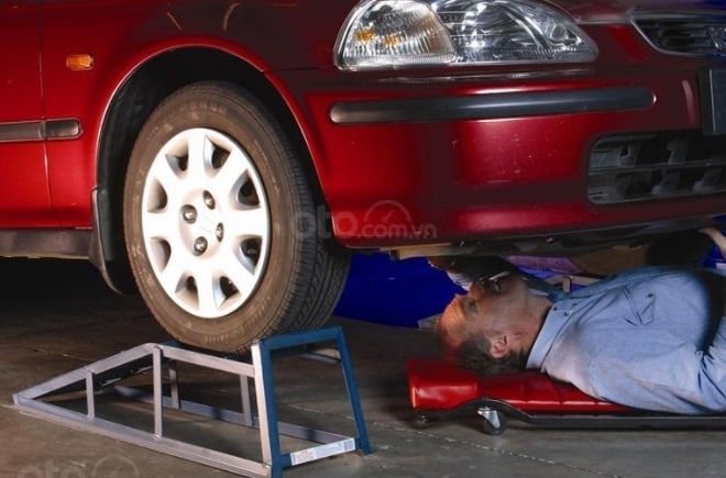 Cách dùng dốc nâng ô tô, bục nâng xe hơi tiện lợi cho sửa chữa và vệ sinh