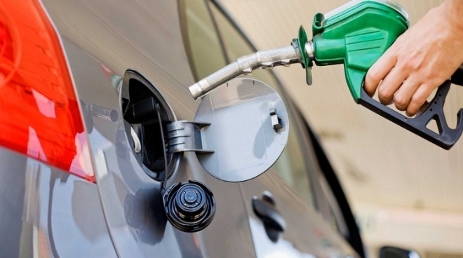 Cách nhận biết xe chạy xăng hay dầu chính xác cho các tài mới