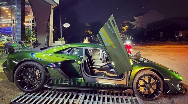 Cận cảnh Lamborghini Aventador SVJ mới về nước với bộ áo Verde Ermes cá tính