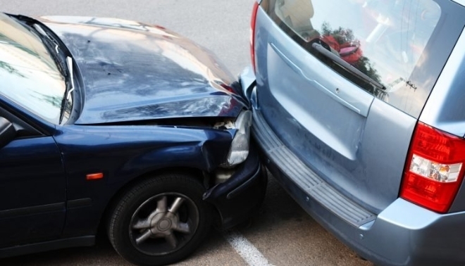 Cần làm gì khi ô tô của bạn gặp tai nạn trong bãi đỗ xe?