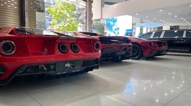 Cặp đôi Ford GT siêu đắt đỏ lần đầu xuất hiện gần nhau, chủ showroom tiết lộ 