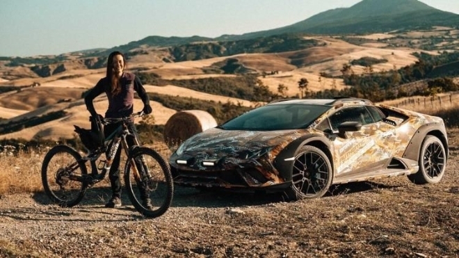 Chính thức: Lamborghini Huracan sẽ “lai SUV” trước khi bị khai tử
