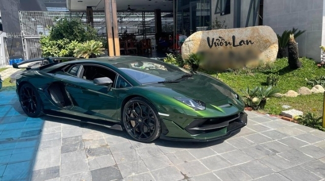 Đại gia lan đột biến Củ Chi lần đầu khoe ảnh Lamborghini Aventador SVJ màu độc về garage
