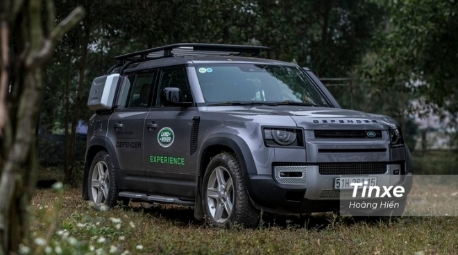 Đánh giá Land Rover Defender - Huyền thoại trở lại, lợi hại hơn xưa