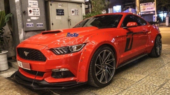 Đánh giá nhanh Ford Mustang độ body kit thân rộng hơn 300 triệu Đồng của biker Nha Trang