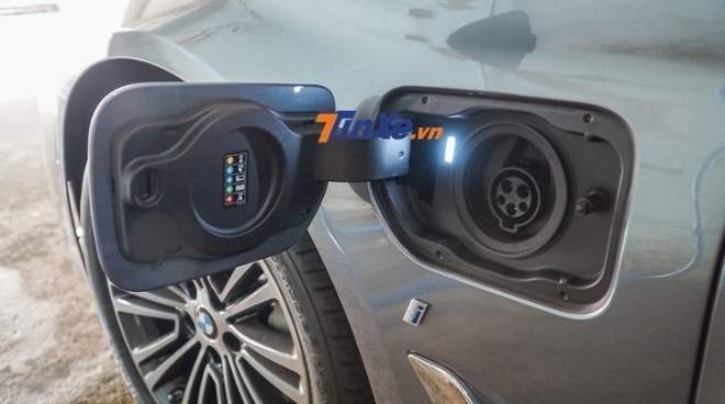Đánh giá nhanh hệ truyền động plug-in hybrid trên chiếc sedan BMW 530e 2019 độc nhất Việt Nam