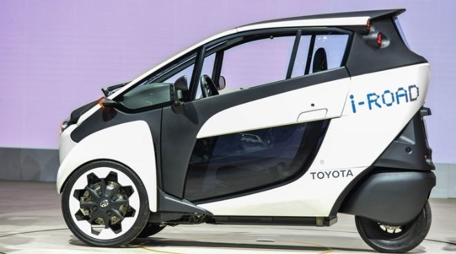 Đánh giá nhanh i-Road: Khi không có gì mới, Toyota đưa giải pháp chống ùn tắc đô thị đến VMS 2018