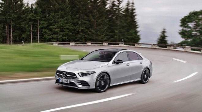Đánh giá nhanh Mercedes-Benz A-Class Sedan 2019: Xe sang giá 