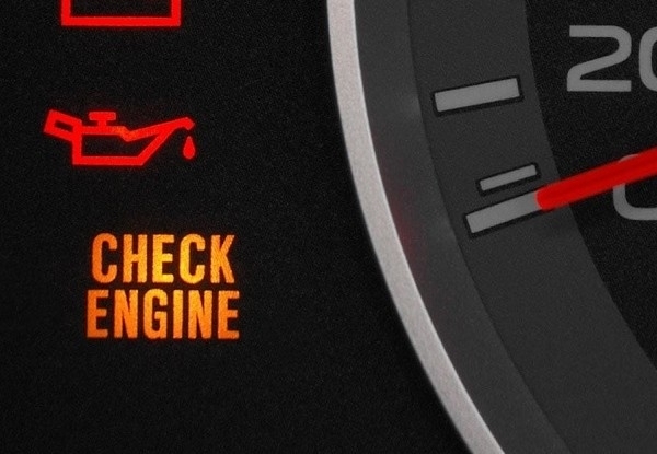 Đèn check engine bật lên là báo lỗi gì?