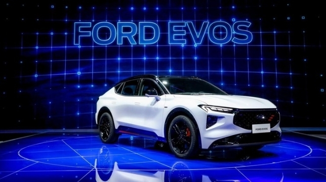 Ford Evos - SUV lai Coupe hoàn toàn mới với màn hình 1,1 m trong nội thất
