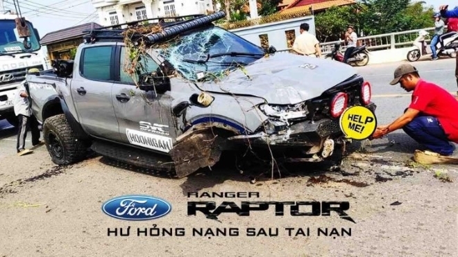 Ford Ranger Raptor hư hỏng nặng sau tai nạn tại Bà Rịa-Vũng Tàu