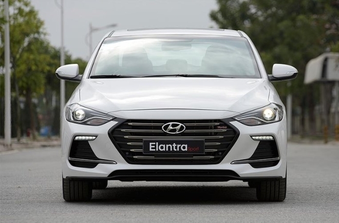 Giá lăn bánh Hyundai Elantra 2018 cho cả 4 phiên bản mới nhất hôm nay