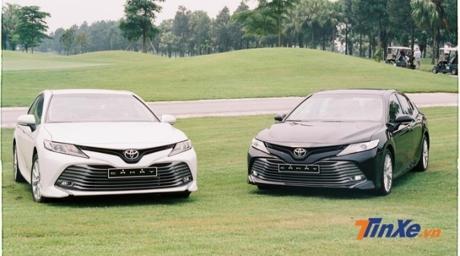 Hai phiên bản của Toyota Camry 2019 khác nhau những gì mà chênh giá tận 206 triệu đồng?