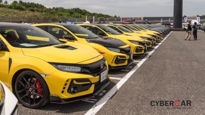 Hơn 400 chiếc Honda Civic Type R tụ hội tại Nhật Bản