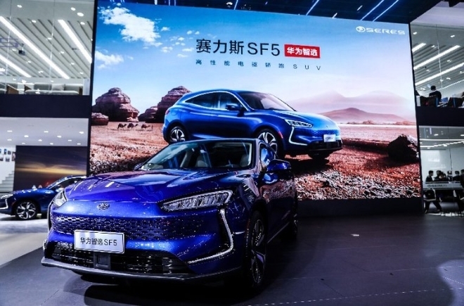 Huawei giới thiệu chiếc xe điện đầu tiên, các hãng công nghệ đua nhau 'lao' vào lĩnh vực ô tô