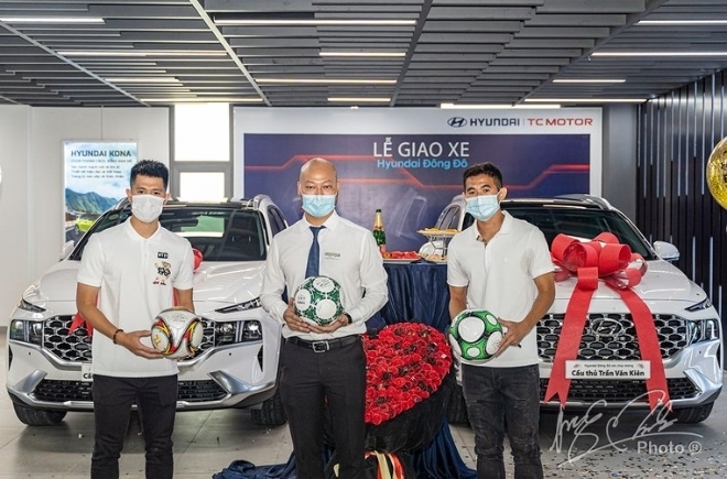 Không phải Mercedes-Benz GLC, Hyundai Santa Fe 2021 mới là lựa chọn của 'lá chắn thép' đội tuyển Việt Nam