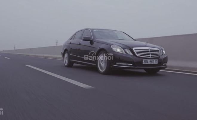 Mercedes-Benz E300 2012 - Xe sang cũ 1,1 tỷ đồng đáng tiền hơn Toyota Camry mới?