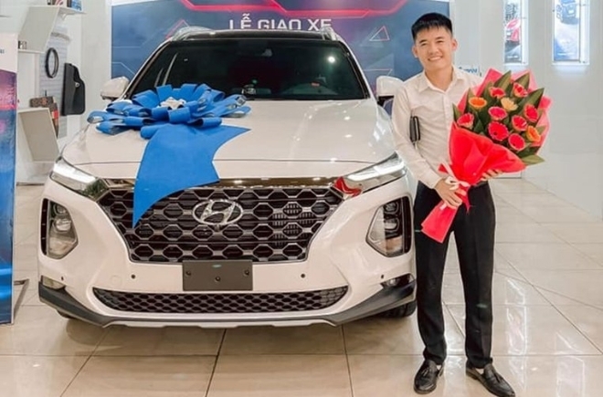 Muốn đổi Hyundai Santa Fe 2021, con trai bà Tân Vlog bán xe vừa mua, chạy siêu lướt hơn 3.000 km