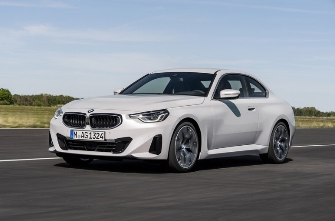 Nâng cấp toàn diện, BMW 2-Series Coupe 2022 mới chào giá 838 triệu đồng