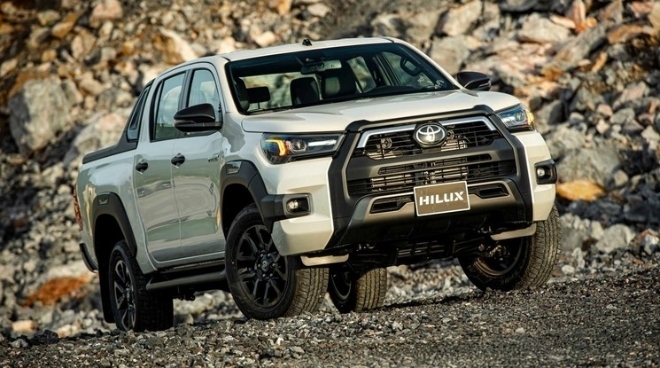 Ngang giá bán, liệu rằng Toyota Hilux 2020 với nhiều nâng cấp mới có đủ để “cân sức ngang tài” cùng Ford Ranger?