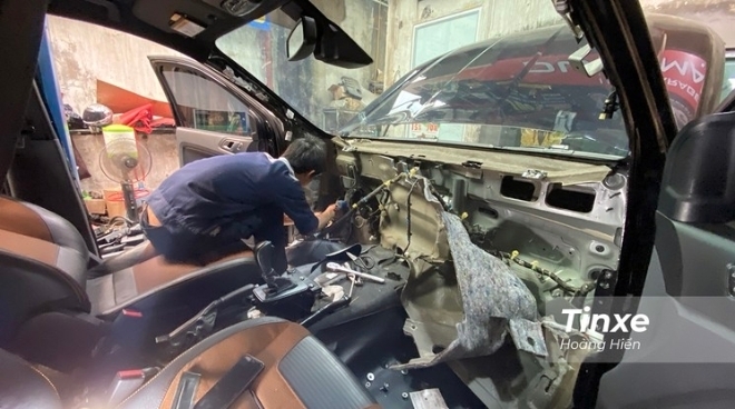 Nguyên nhân và cách trị mùi hôi trong xe Ford Ranger cũ